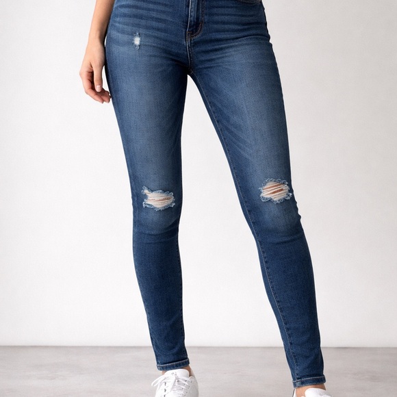 Hollister Women's Dark Wash Distressed Skinny Jeans ( size 11)